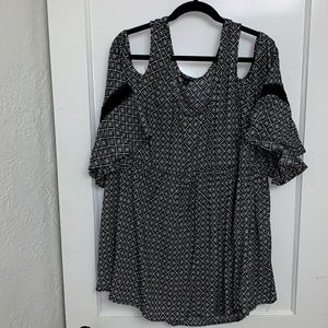 Black and White Patterned Women's Top